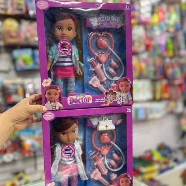Muñeca doctora con accesorios