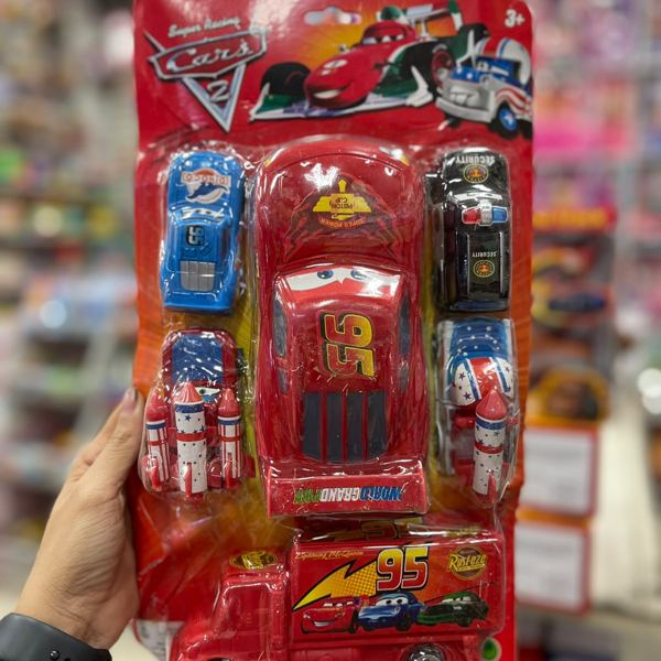 Camión transportador con carros