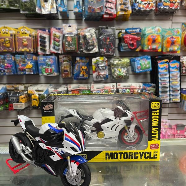 Moto deportiva a escala
