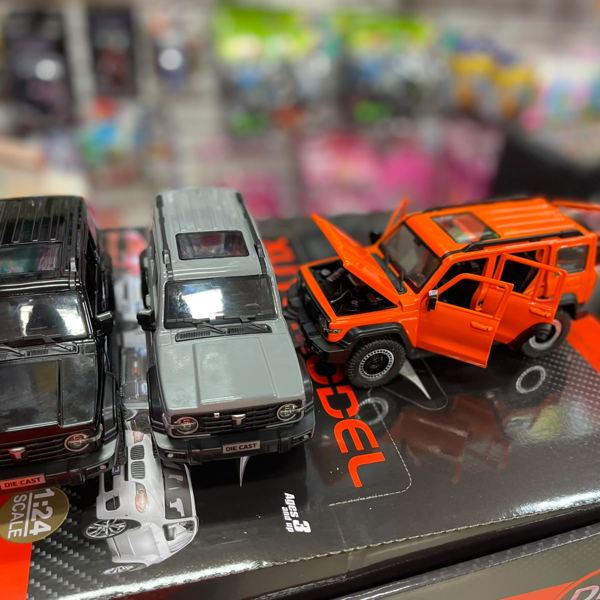 Set de 3 camionetas metálicas a escala negra, gris y naranja