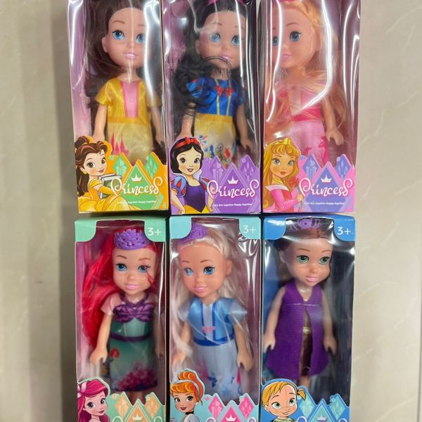 Muñecas princesas en caja