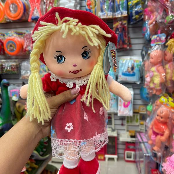 Muñeca de trapo musical niña de rojo