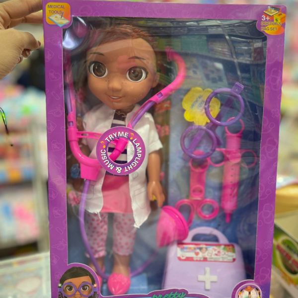 Muñeca doctora en caja