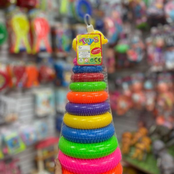 Torre de aros de colores alta