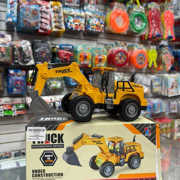 Excavadora de juguete en caja